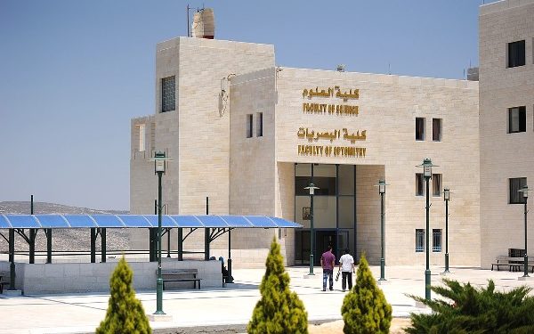 Avez-vous lu ça dans la presse ? Le personnel de l’université de Naplouse a ouvert le feu et blessé des étudiants