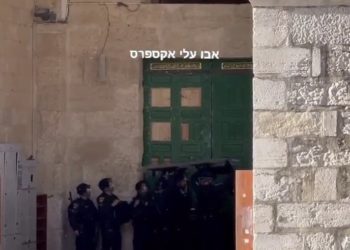 Tension sur le Mont du Temple : Les Palestiniens se sont barricadés dans une mosquée et jettent des pierres