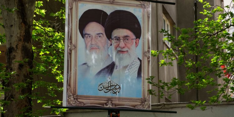 L’Ayatollah Khamenei applaudit la position anti-israélienne de Poutine