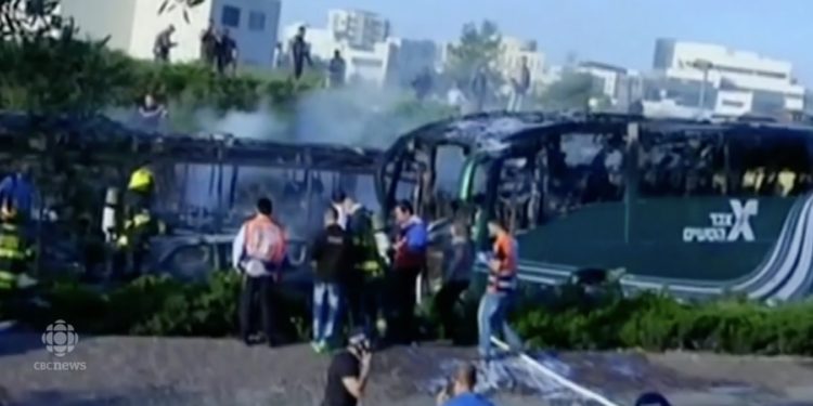 La police a arrêté un groupe criminel qui a mis le feu à des bus dans le nord du pays