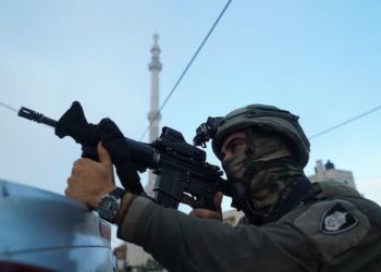 24 Palestiniens recherchés pour terrorisme arrêtés à travers la Judée Samarie dans la nuit, dont 14 dans la seule ville de Silwad