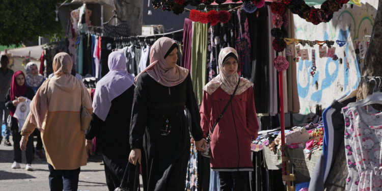 Le Hamas, à court d’argent pour son armement terroriste, augmente les taxes à Gaza appauvrie