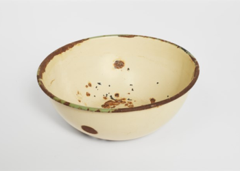 Une nouvelle exposition utilise des objets personnels pour raconter l’histoire de l’Holocauste