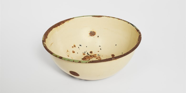 Une nouvelle exposition utilise des objets personnels pour raconter l’histoire de l’Holocauste