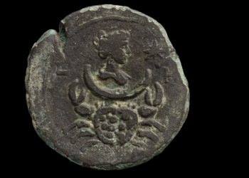 Une pièce rare et spectaculaire représentant la déesse de la lune découverte au large de la côte du Carmel