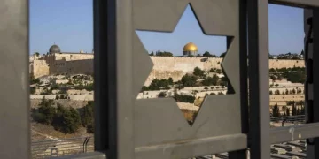 Le 30 juillet 1980, la loi sur Jérusalem est adoptée, reconnaissant la ville comme une capitale unie