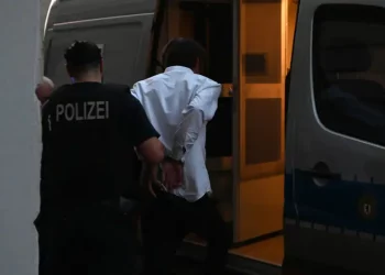 Un homme armé d&rsquo;une mitraillette a été arrêté près d&rsquo;une école juive à Berlin