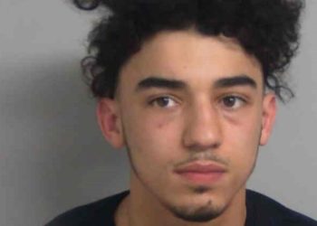 Un « jeune » qui a agressé un rabbin à coups de briques devant ses enfants, condamné à moins de 4 ans de prison