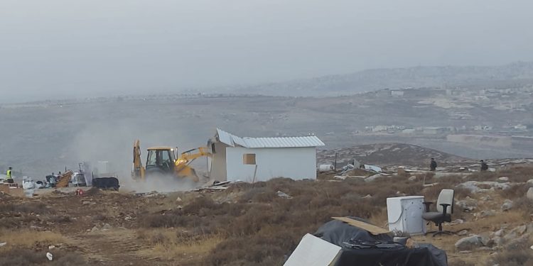 Sur ordre de Gantz et Lapid, les forces de sécurité ont détruit des bâtiments juifs à Ramat Magron