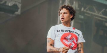 Concert au Québec : un rappeur porte une croix gammée sur sont T-shirt, dans l’indifférence générale