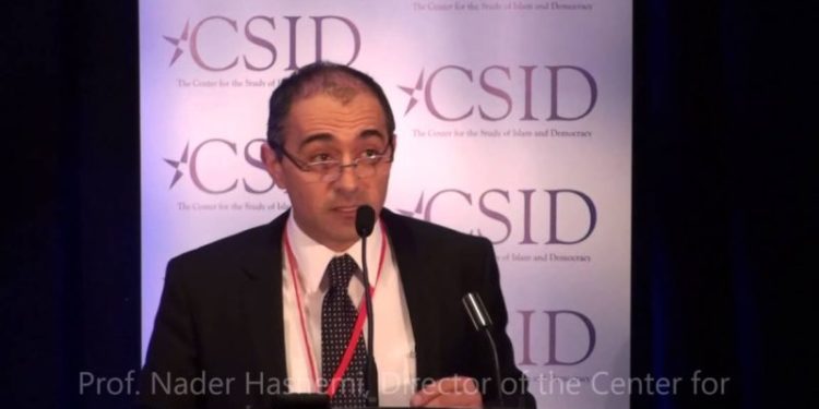 Un professeur de l’université de Denver accuse le Mossad d’être responsable de l’attaque contre Rushdie