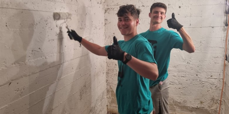 Des habitants du sud se sont réfugiés dans des abris rénovés par des volontaires britanniques