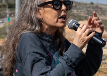 Un suspect inculpé pour avoir menacé une députée du Meretz sur les réseaux sociaux