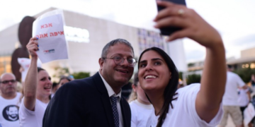 Le sondage donne 12 mandats à l’Union Smotrich-Ben Gvir, le bloc de Netanyahou reste à 59