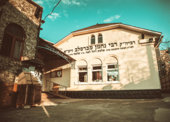 L’Ukraine met en garde les pèlerins juifs : la Russie pourrait envoyer des missiles pour vous frapper, ne venez pas