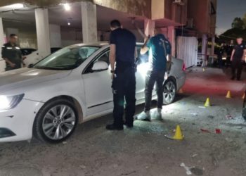 Nouveau meurtre brutal dans le secteur arabe : une mère et sa fille assassinées en pleine rue, sa sœur jumelle blessée