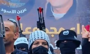 Choquant : comment la mère de plusieurs combattants arabes tués lors d’affrontements avec les FDI vit le deuil de ses fils