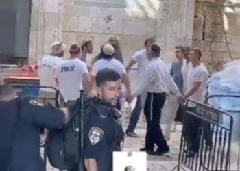 « Des colons provoquent les Palestiniens à Al Aqsa » : en image, la propagande vs la réalité