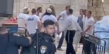 « Des colons provoquent les Palestiniens à Al Aqsa » : en image, la propagande vs la réalité