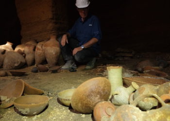 Une grotte funéraire de l’époque de Ramsès II, conservée comme un décors d’Indiana Jones, découverte à Palmahim Beach