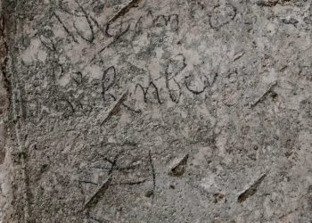 Un chevalier et héros suisse du XVe siècle a gravé son nom dans la pierre du tombeau du roi David, sur le mont Sion. Un archéologue vient de le découvrir