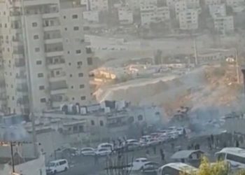 L&rsquo;armée israélienne a appréhendé un père et un fils, terroristes, à Anata et poursuit le siège de Shuafat, pour retrouver le tueur 