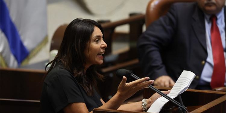Député Regev : « Les chaînes de propagande attendent que Netanyahou soit Premier ministre – alors elles diront qu’il y a une intifada ». Là, elles font silence pour aider Lapid