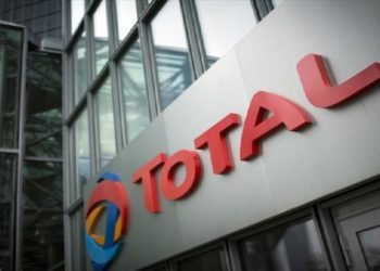 Liban : Lapid signe l’accord avec le Liban, renonce aux droits d’Israël, refuse la voie démocratique