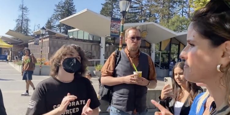 @noatishby* est venu à l’UC Berkeley pour parler aux étudiants de l’antisémitisme. Voici ce qui s’est passé…