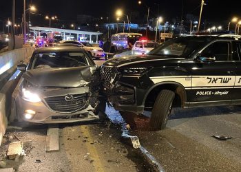 Les forces de police ont tiré sur un Arabe au volant d&rsquo;un véhicule volé qui avait mis leur vie en danger