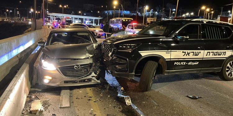 Les forces de police ont tiré sur un Arabe au volant d’un véhicule volé qui avait mis leur vie en danger