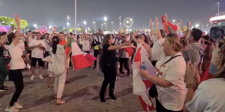 « Je parle à un journaliste israélien ! » Rires et politesse des Iraniens à la Coupe du monde de football