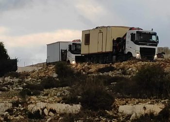 Les forces de Défense israéliennes ont confisqué deux caravanes arabes qui squattaient des terres juives au nord de Ramallah