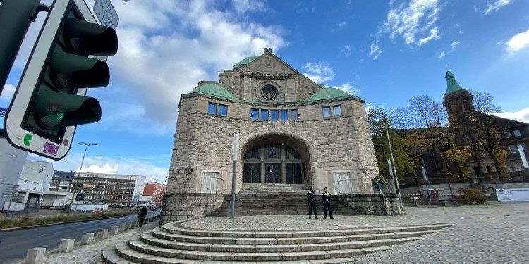 Impacts de balle à la synagogue d’Essen, en Allemagne