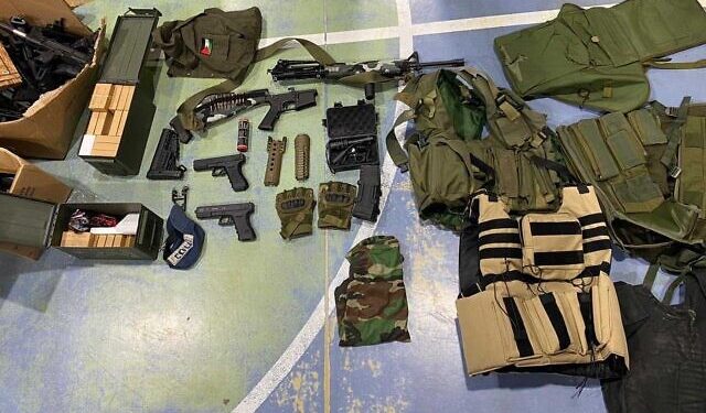 Les FDI déclarent que 4 Arabes recherchés ont été arrêtés et que des armes ont été saisies lors de raids nocturnes