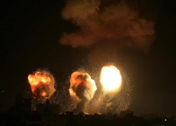 Les avions de chasse israéliens ont bombardé des sites du Hamas à Gaza en riposte à des tirs de roquette samedi soir
