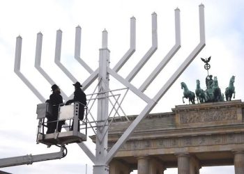 Hanoukka : La plus grande hanoukia d&rsquo;Europe sera illuminée à Berlin