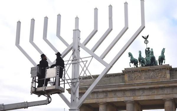Hanoukka : La plus grande hanoukia d’Europe sera illuminée à Berlin