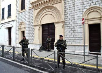 Terreur en France : pour protéger les juifs et les chrétiens, Darmanin met des policiers devant chaque lieu de culte