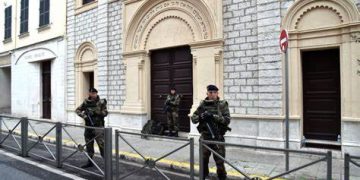 Terreur en France : pour protéger les juifs et les chrétiens, Darmanin met des policiers devant chaque lieu de culte