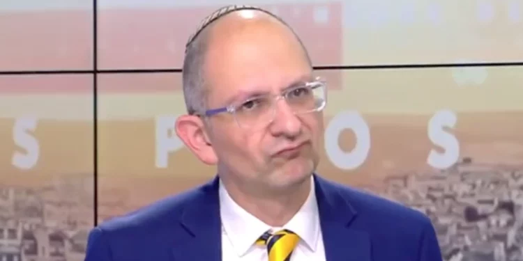 Sur CNews, Elizabeth Levy dit à un invité juif de cacher sa kippa et de « garder sa religion pour lui »