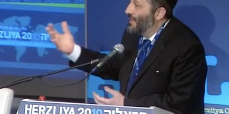 Vers la formation du gouvernement, la Knesset approuve la « loi Deri » controversée en lecture préliminaire