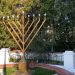 Un homme arrêté pour avoir vandalisé une menorah avec un symbole nazi en Californie