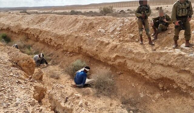 10 trafiquants de drogue égyptiens arrêtés après avoir traversé la frontière israélienne