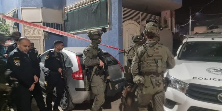 Le maire de Kafr Qassem a assisté aux funérailles du terroriste qui a attiré la police dans une embuscade