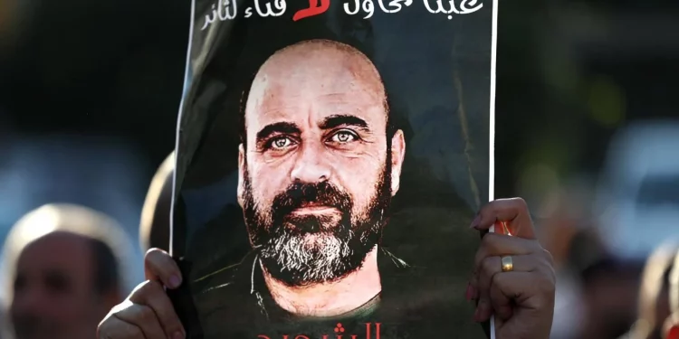 La famille d’un militant assassiné poursuit l’autorité palestinienne et Mahmoud Abbas devant la Cour pénale internationale