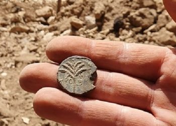 Des archéologues découvrent une pièce de monnaie hébraïque datant de la rébellion juive contre Rome