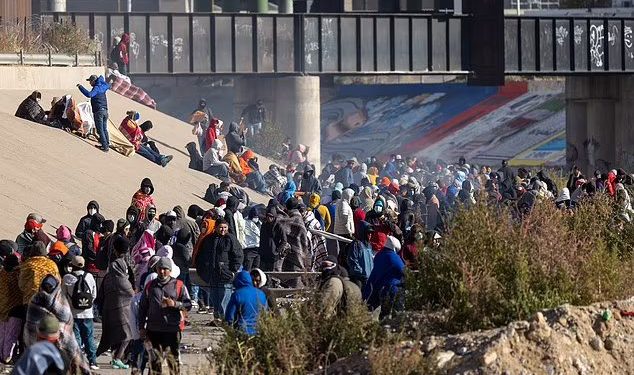 Biden compare les immigrants illégaux aux Juifs qui fuyaient l’Holocauste – mais il s’est bien gardé de les rencontrer