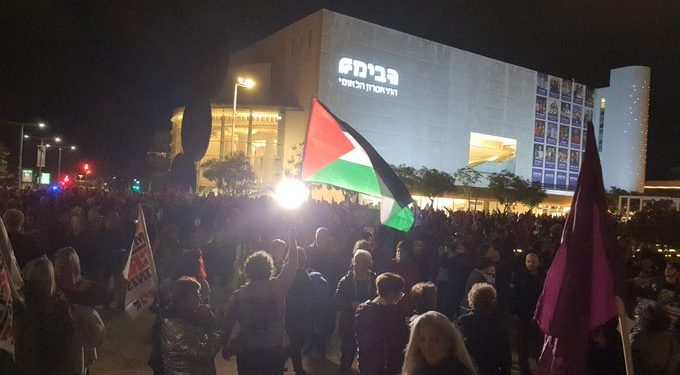 Une ONG de gauche finance les manifestations antigouvernementales : devinez qui est derrière