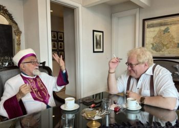 L’auteur à succès Tuvia Tenenbom a rencontré le grand rabbin de Turquie : « Erdogan aime les juifs ! »